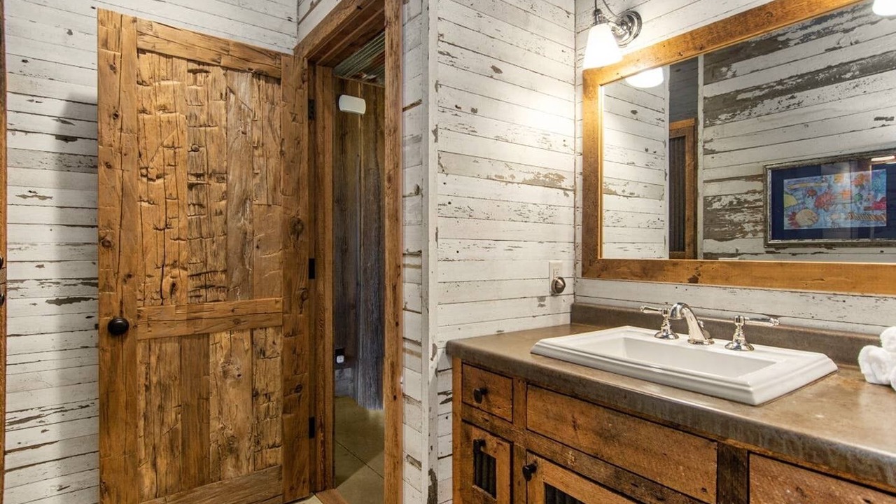 Photo of Bathroom in Lake Shore