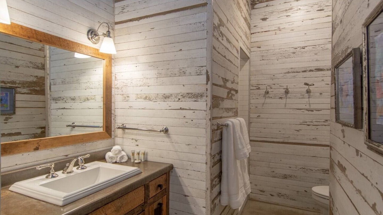 Photo of Bathroom in Lake Shore