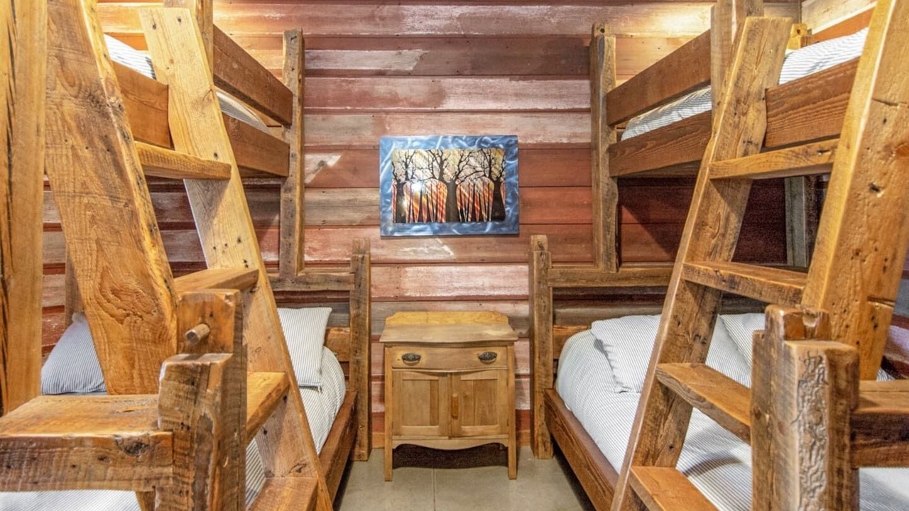 Photo of Bedroom in Lake Shore