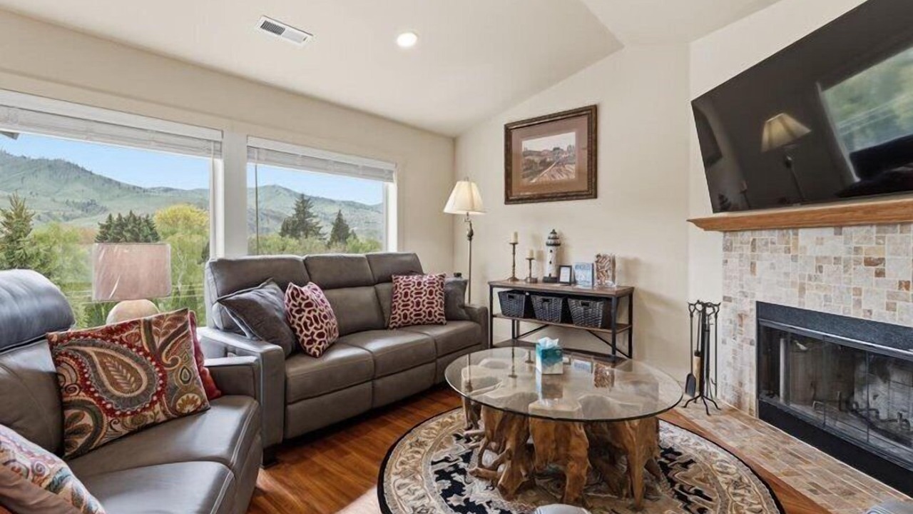Photo of Livingroom in Chelan