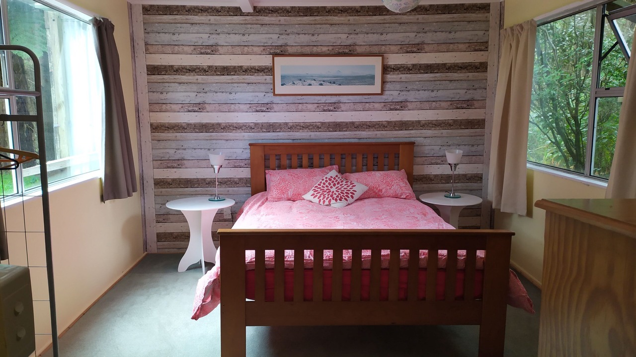 Photo of Bedroom in Horokiwi