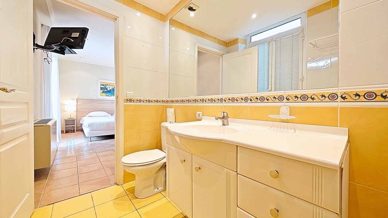 Photo of Bathroom in Cannes City Centre