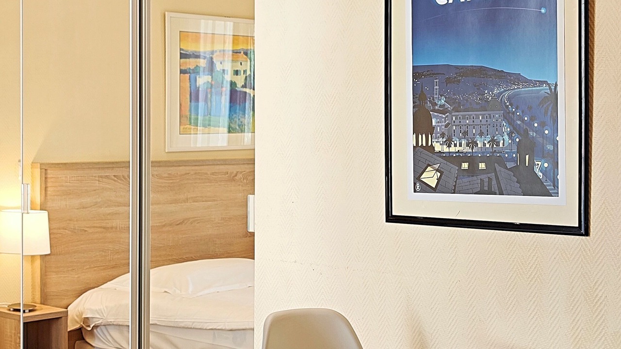Photo of Bedroom in Cannes City Centre