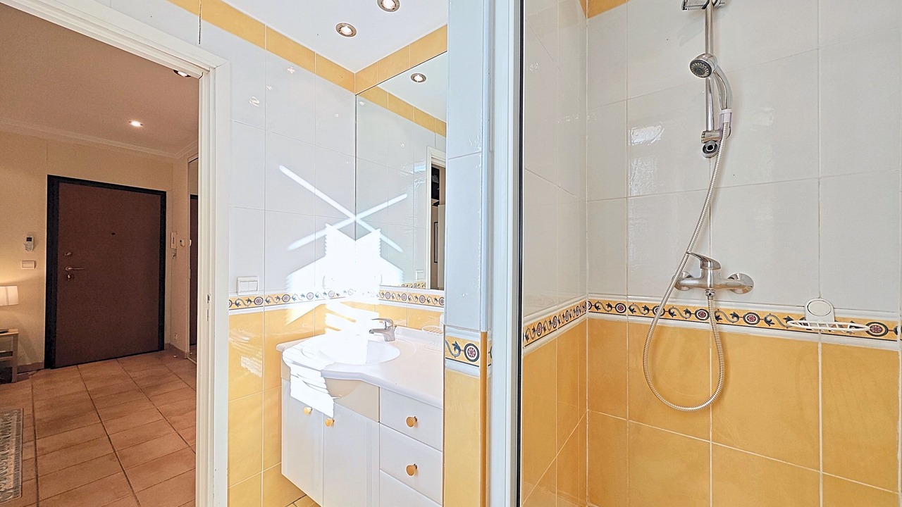 Photo of Bathroom in Cannes City Centre