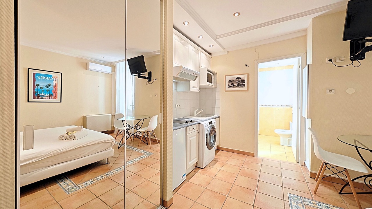 Photo of Bedroom in Cannes City Centre