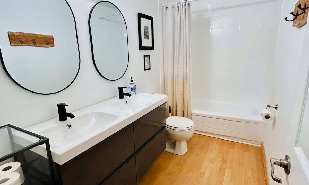 Photo of Bathroom in Dysart et al