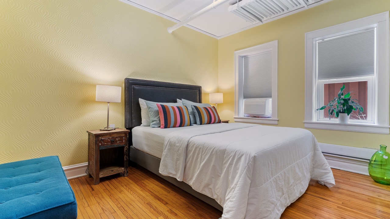 Photo of Bedroom in Andersonville