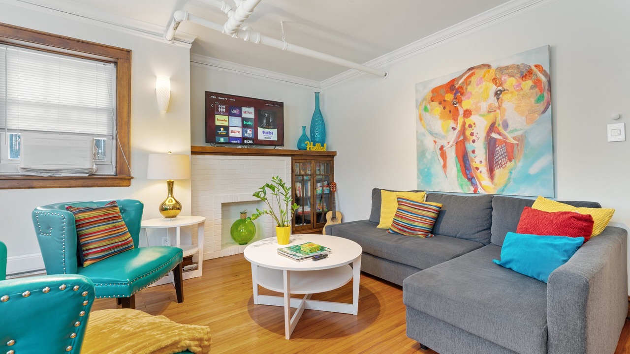 Photo of Livingroom in Andersonville