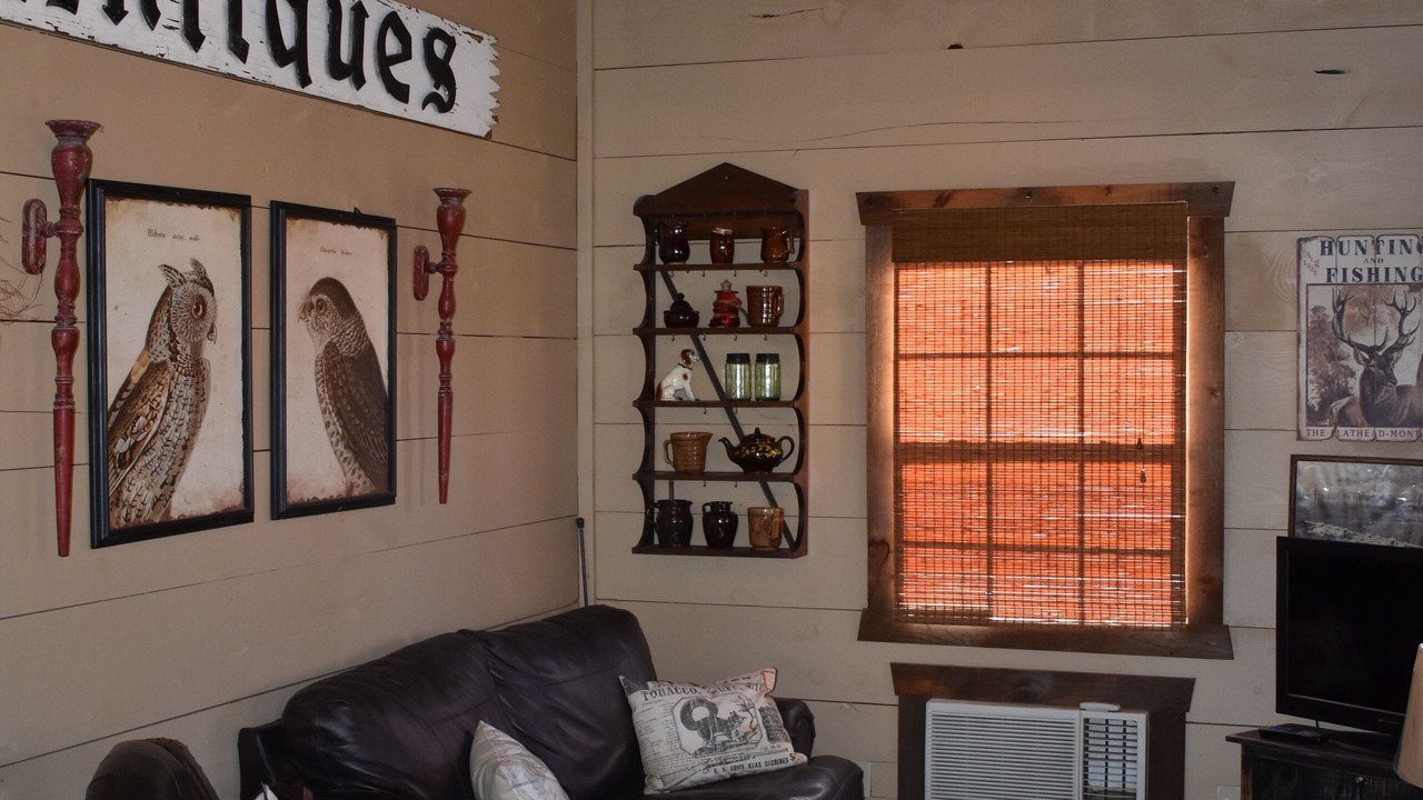 Photo of Bedroom in Walnut Shade