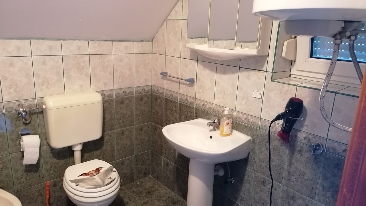 Photo of Bathroom in Catrnja
