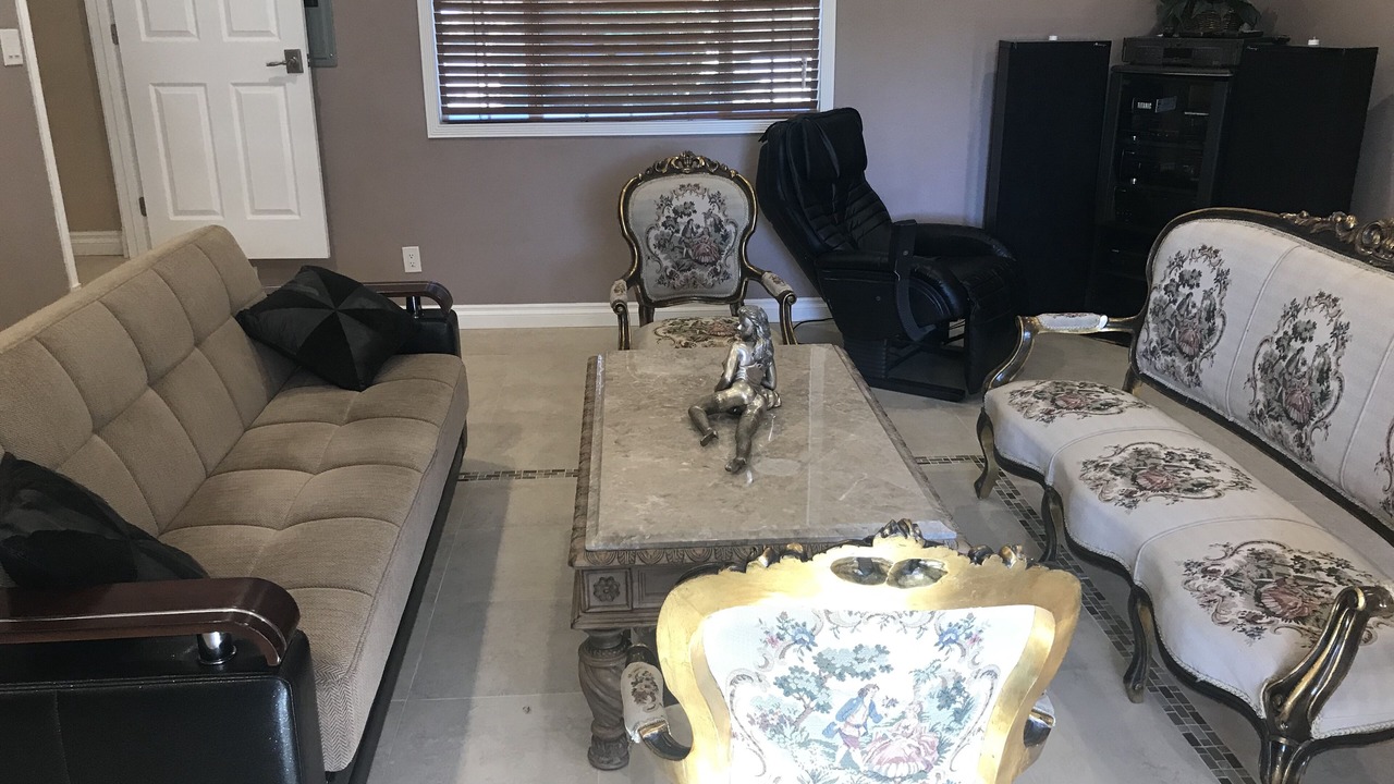 Photo of Livingroom in Woodland Hills