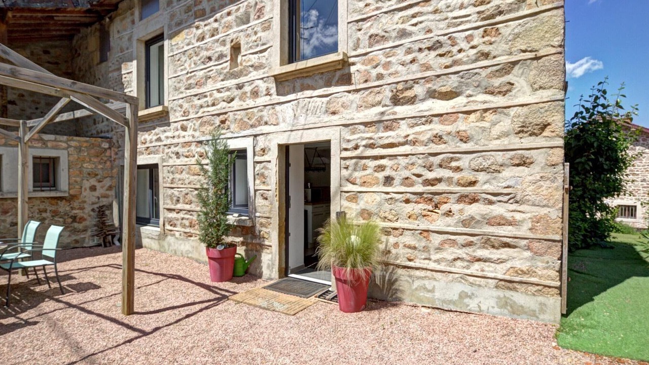 Photo of Patio Balcony in Belmont-de-la-Loire