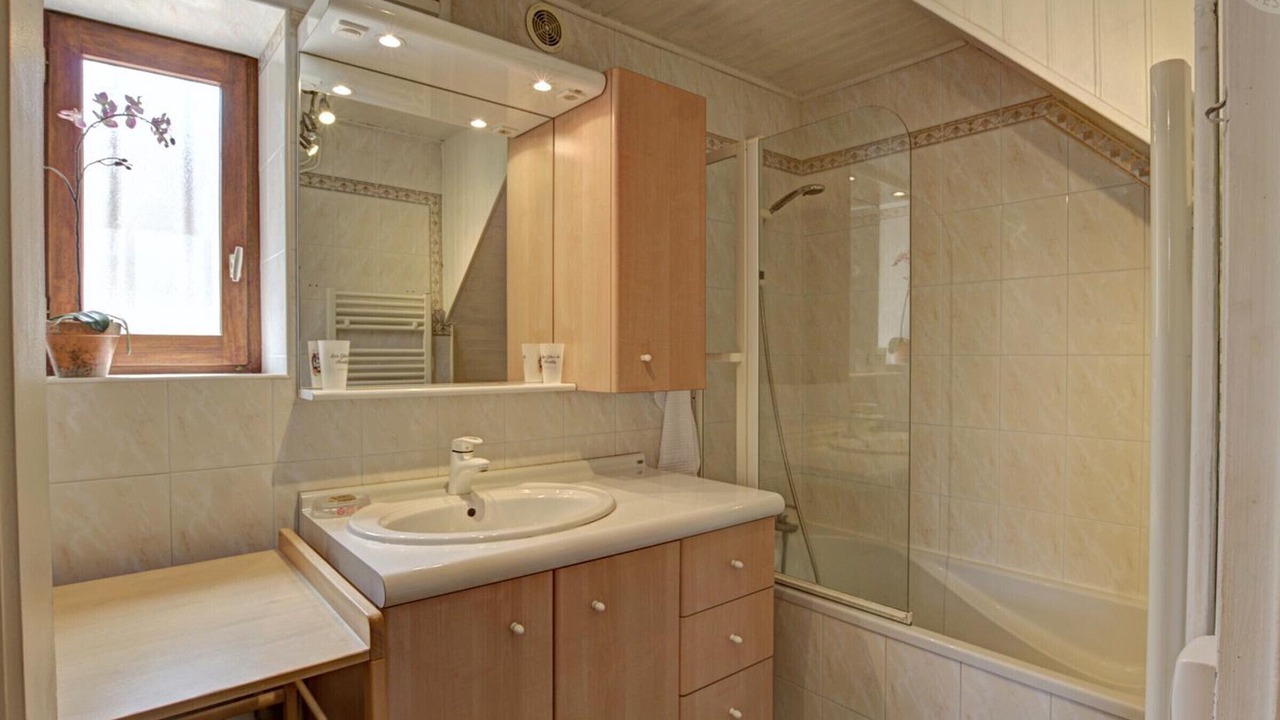 Photo of Bathroom in Belmont-de-la-Loire