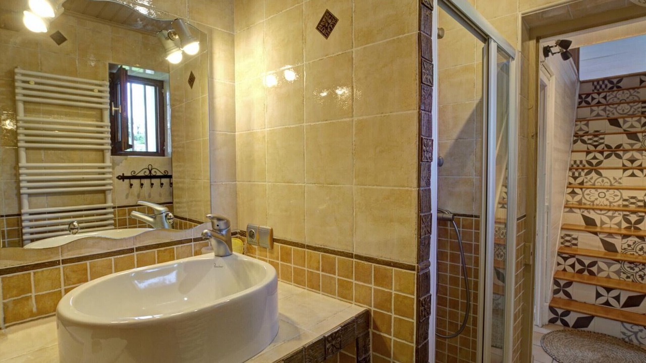 Photo of Bathroom in Belmont-de-la-Loire