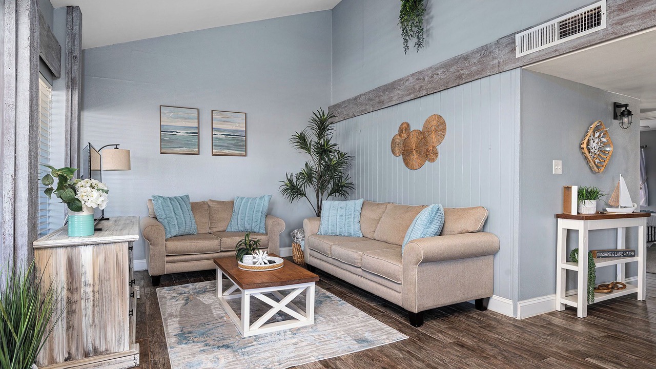 Photo of Livingroom in Point Venture