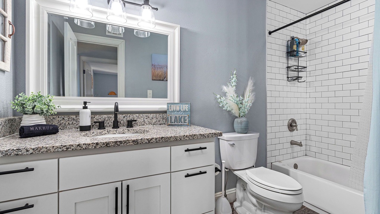 Photo of Bathroom in Point Venture