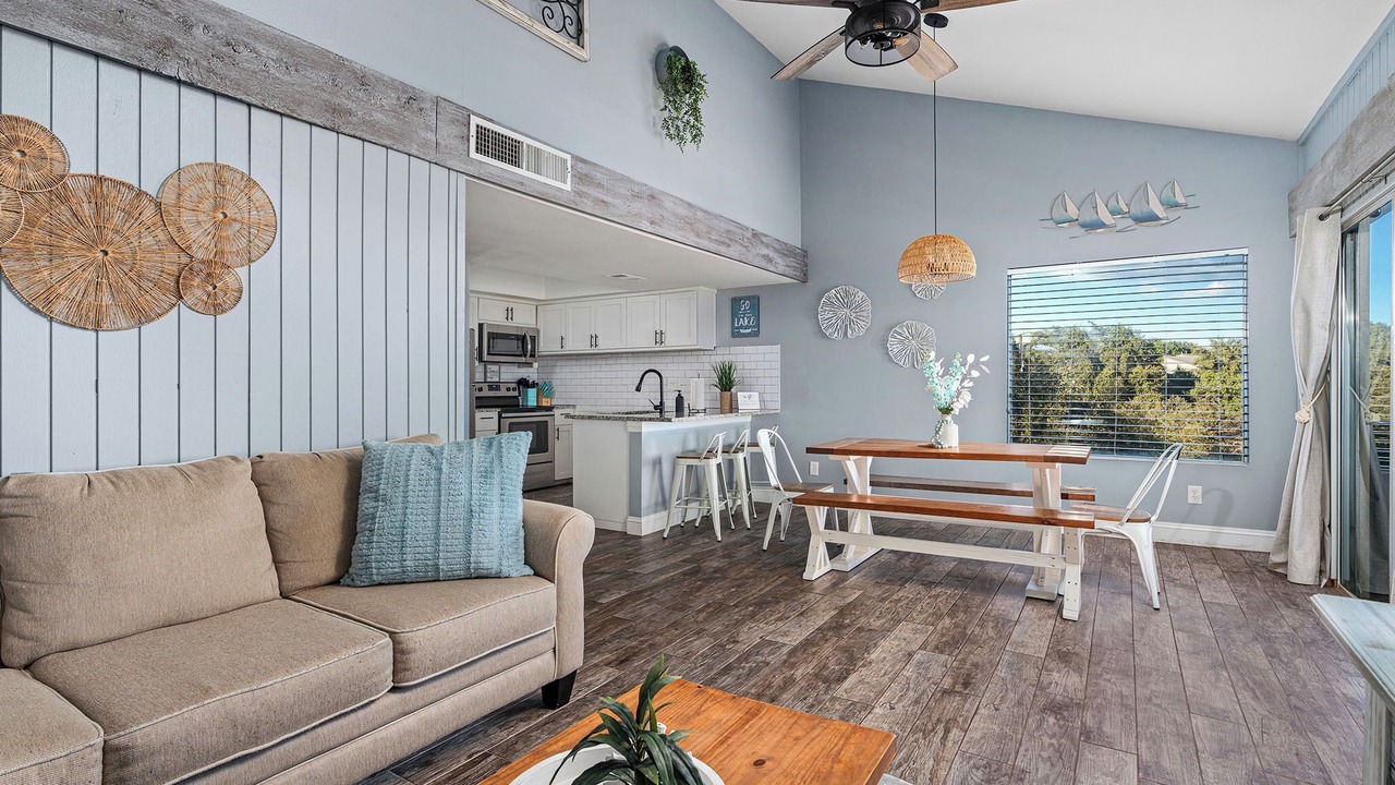 Photo of Livingroom in Point Venture