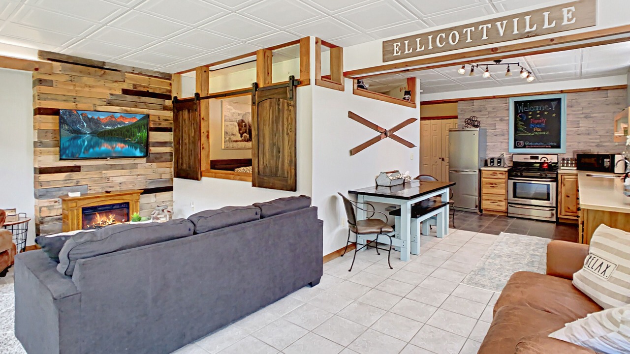 Photo of Livingroom in Ellicottville
