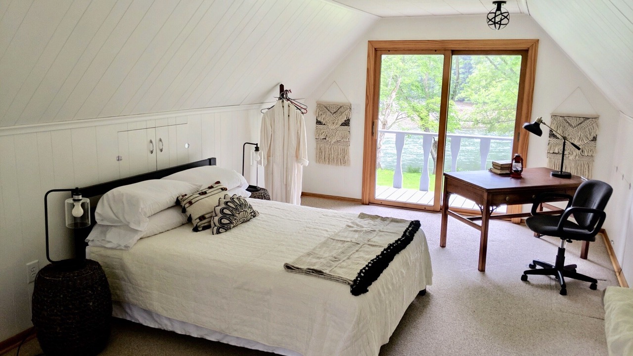 Photo of Bedroom in Drifting