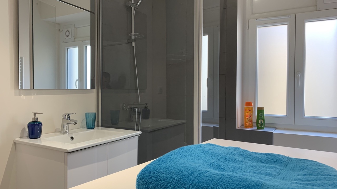 Photo of Bathroom in Clermont Ferrand City Centre