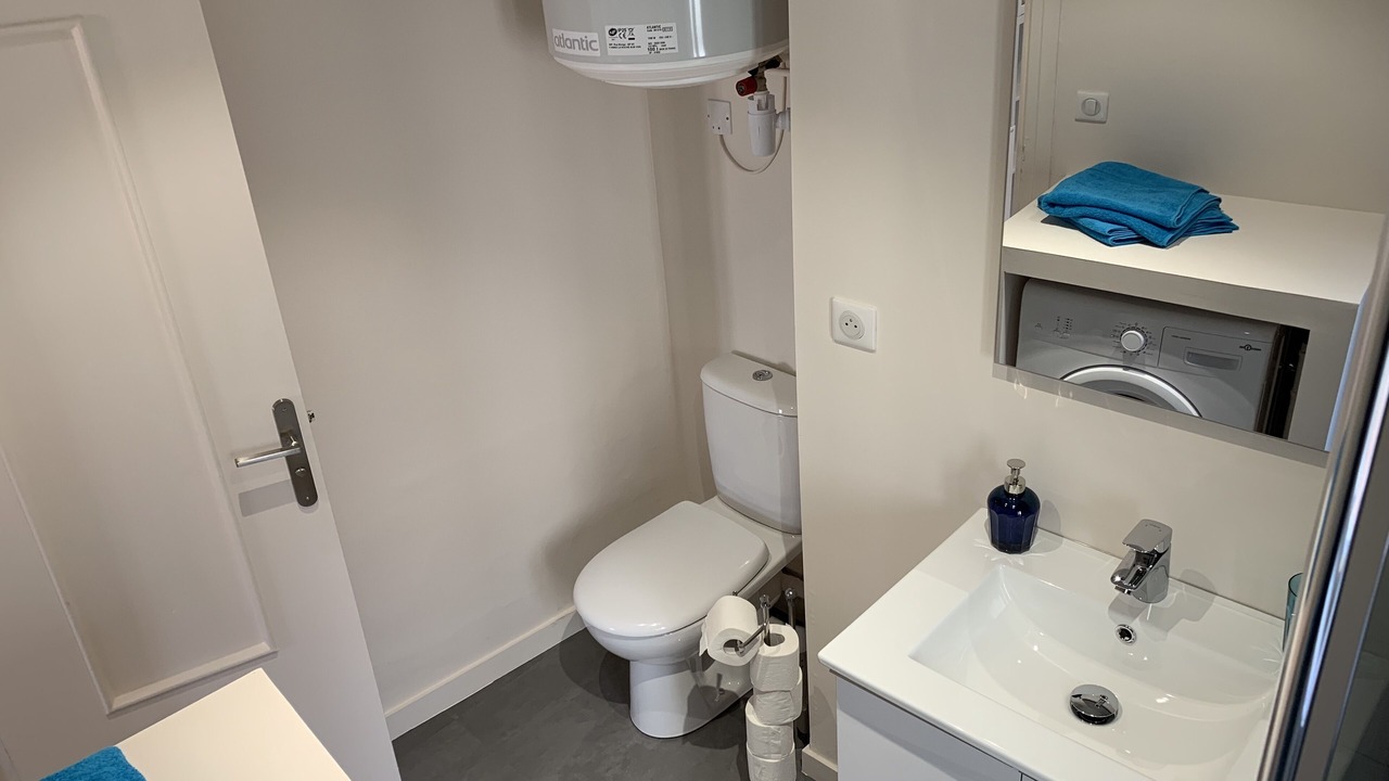 Photo of Bathroom in Clermont Ferrand City Centre