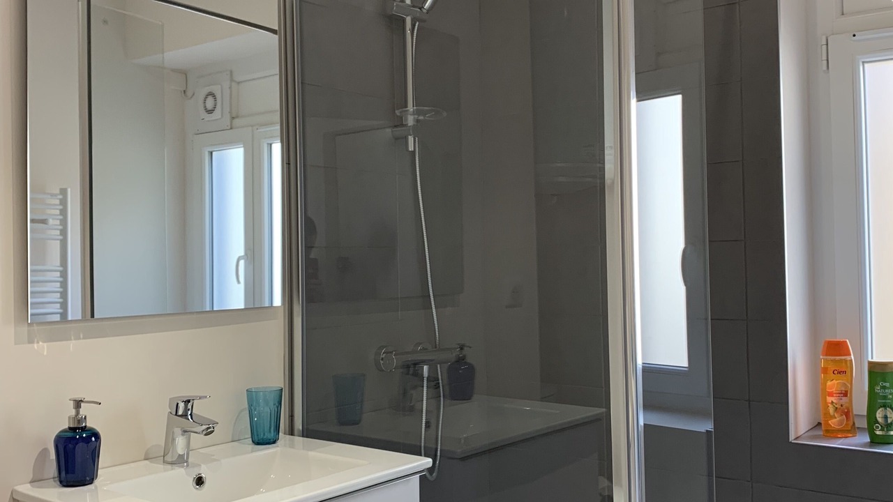 Photo of Bathroom in Clermont Ferrand City Centre