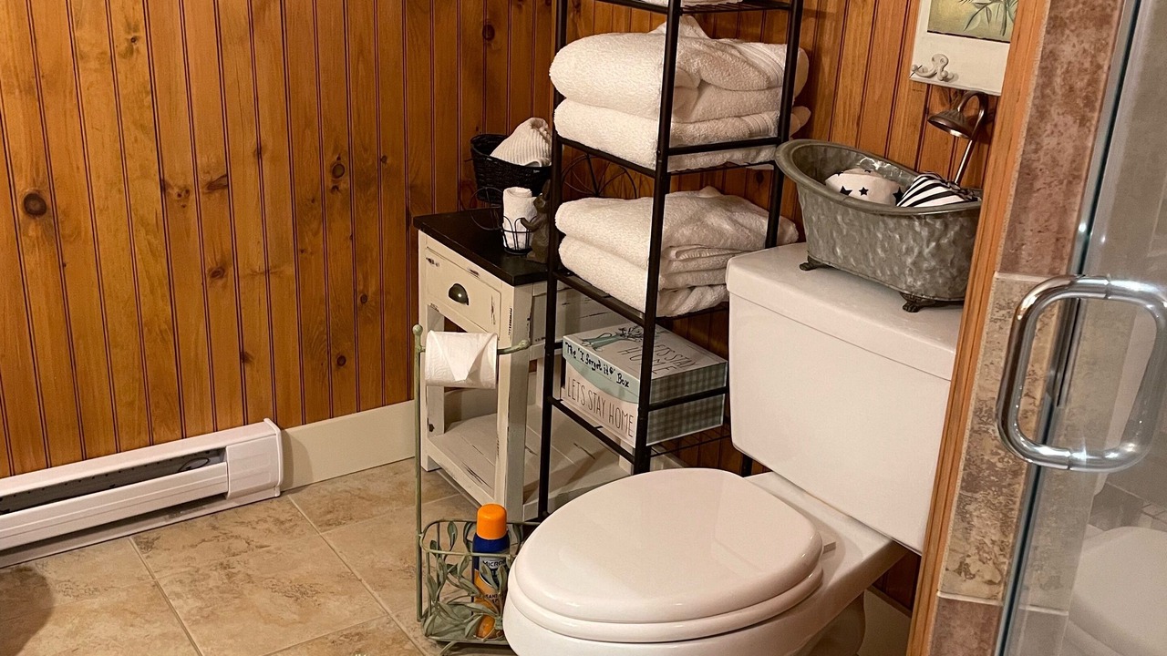Photo of Bathroom in Boyd Tavern