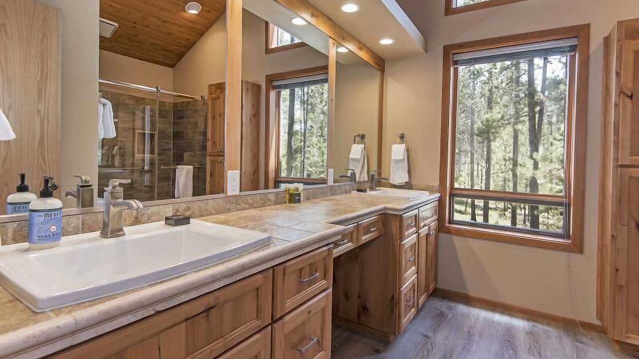 Photo of Bathroom in Sunriver