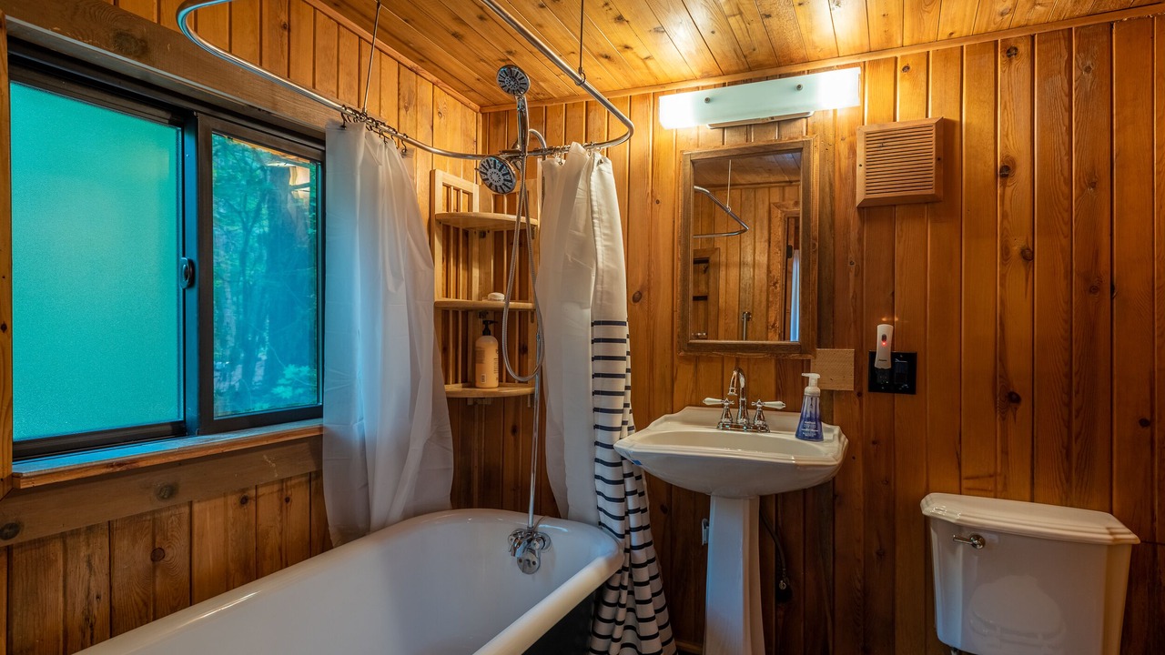 Photo of Bathroom in Rhododendron