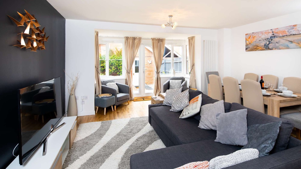 Photo of Livingroom in Newport Pagnell