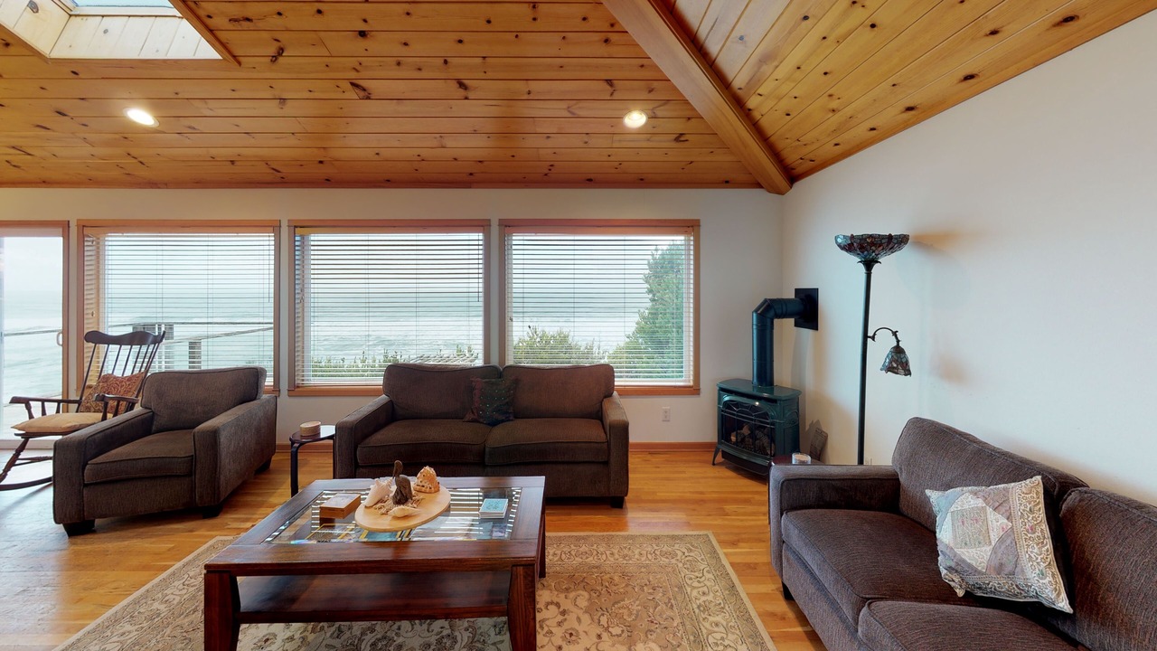 Photo of Bedroom in Gleneden Beach