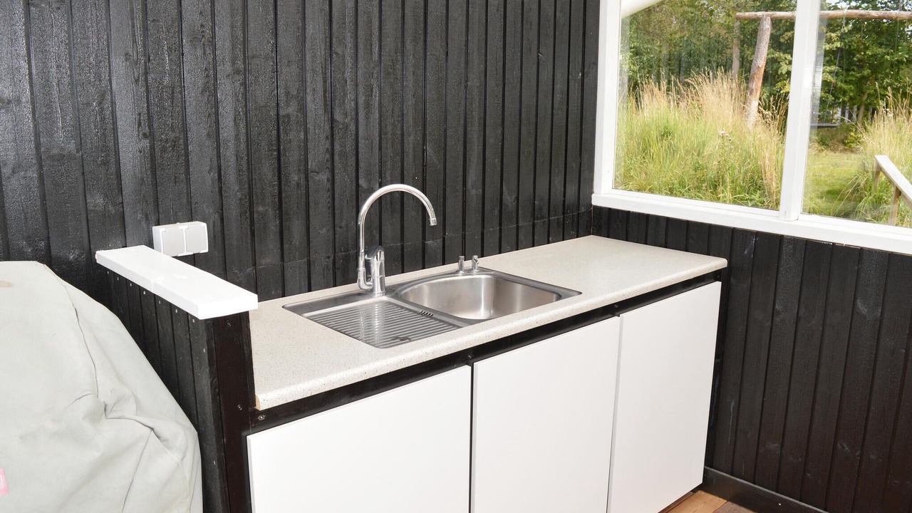 Photo of Others in Hou