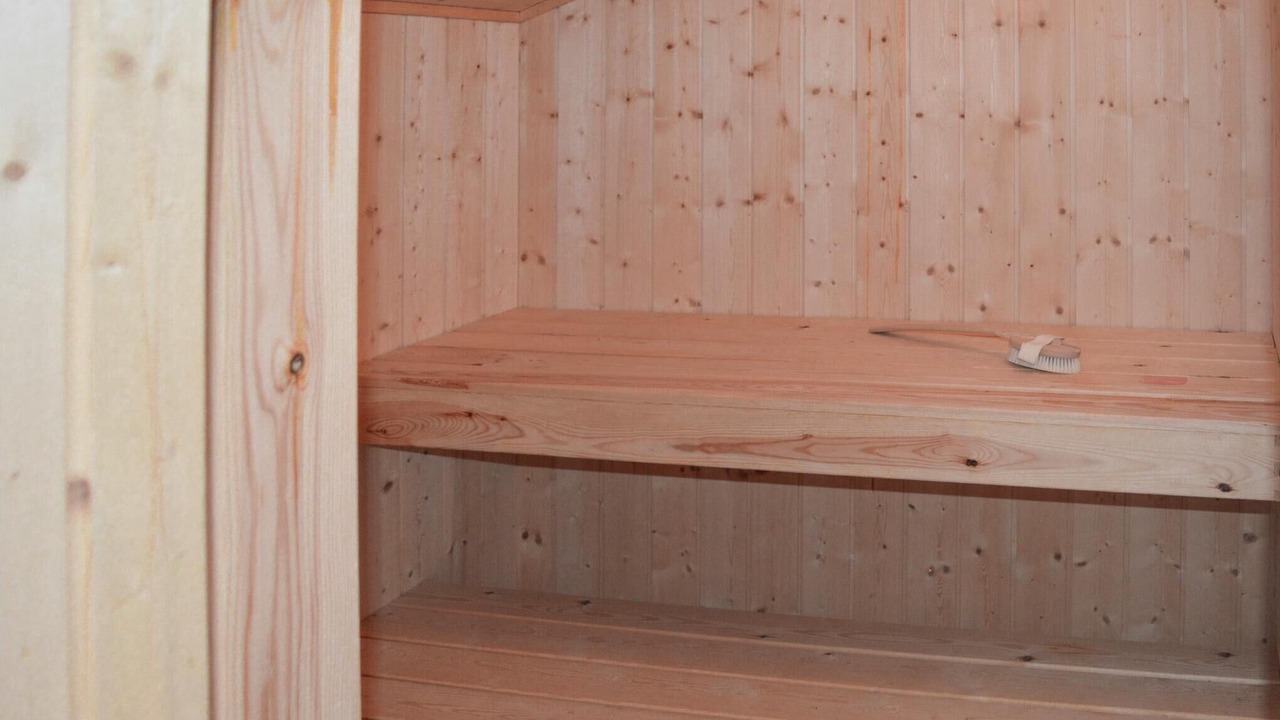 Photo of Others in Hou