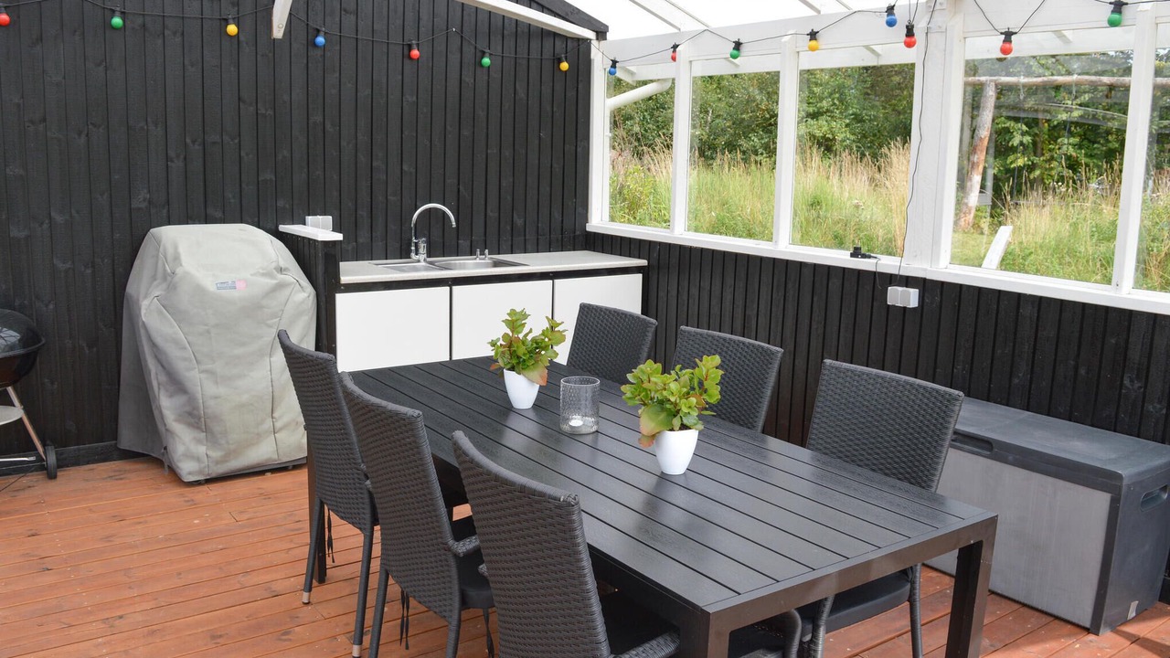 Photo of Others in Hou