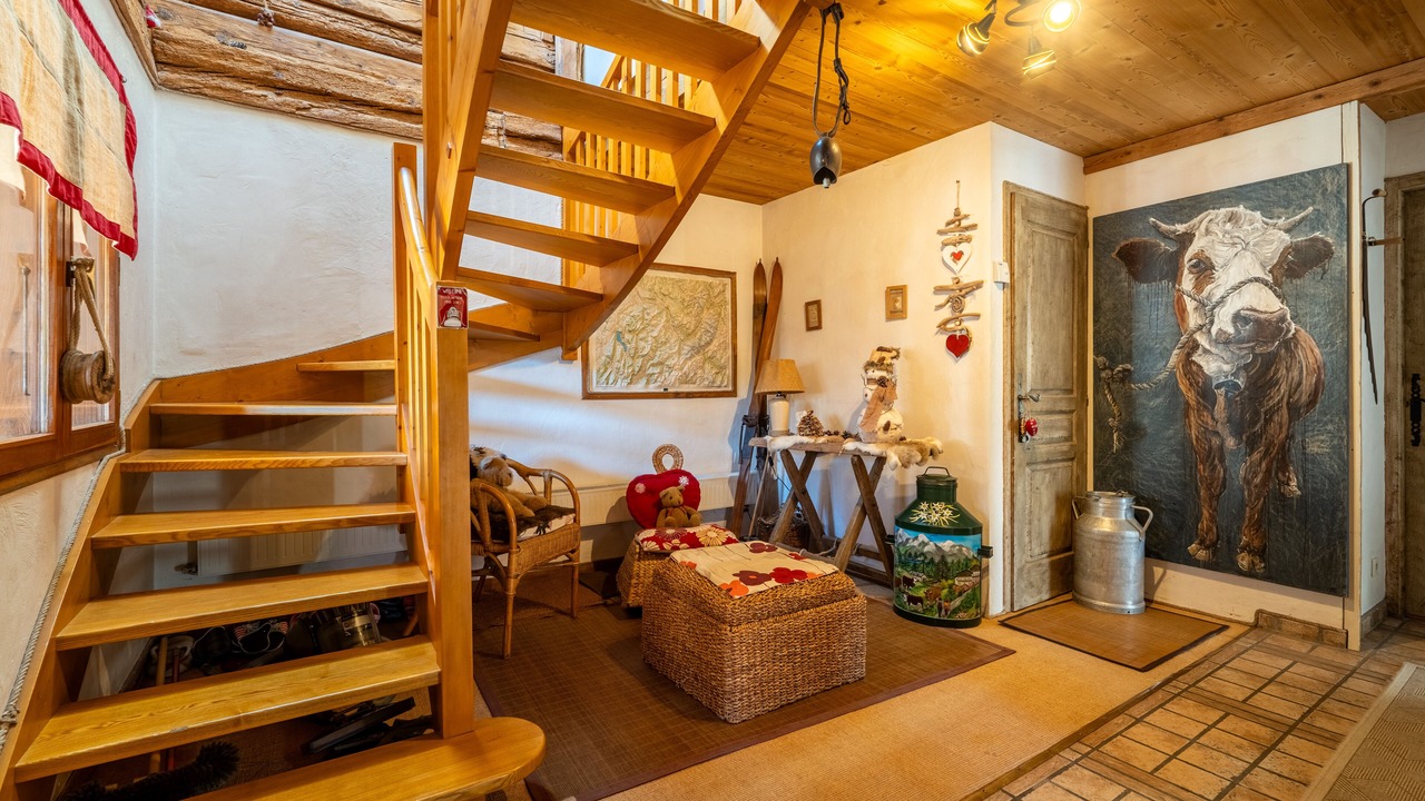 Photo of Others in Thones