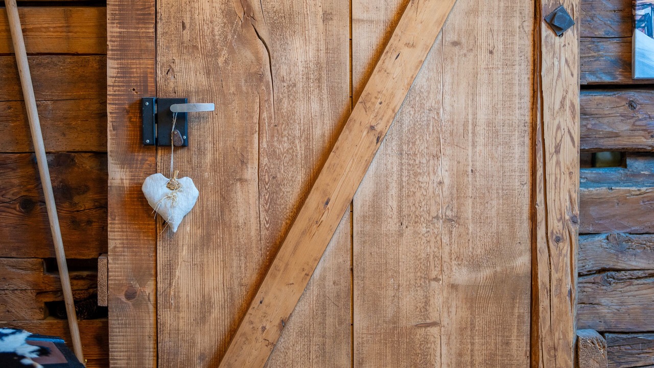 Photo of Others in Thones