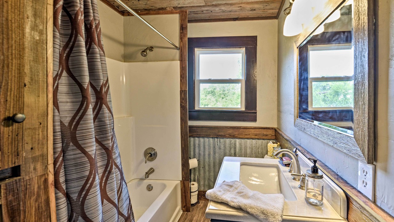 Photo of Bathroom in McLennan County