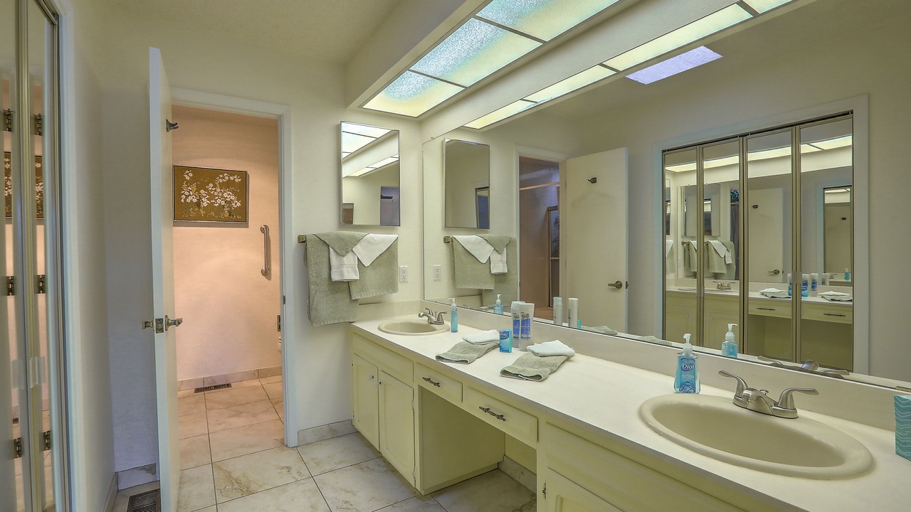 Photo of Bathroom in Loma Del Rey