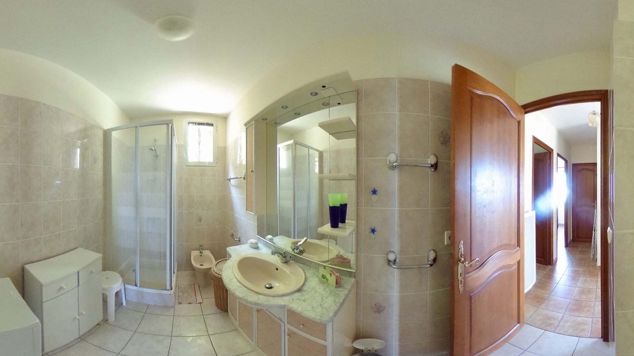 Photo of Bathroom in Laroque-des-Alberes