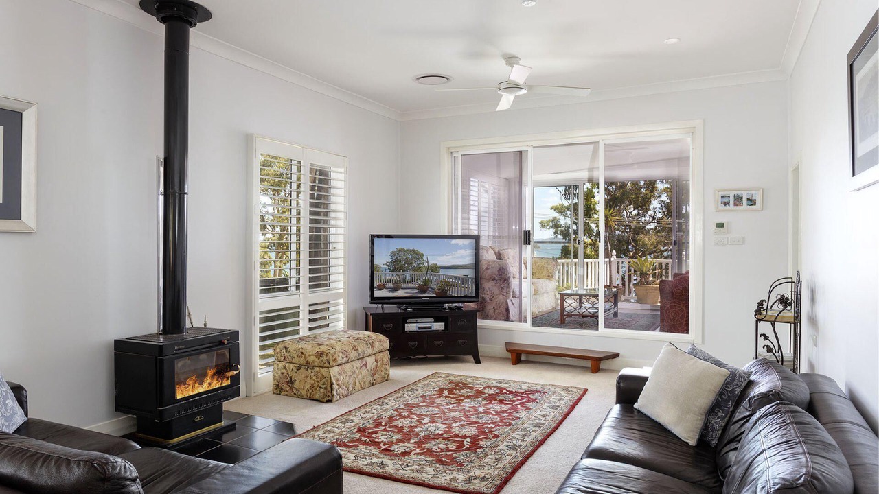 Photo of Livingroom in North Arm Cove