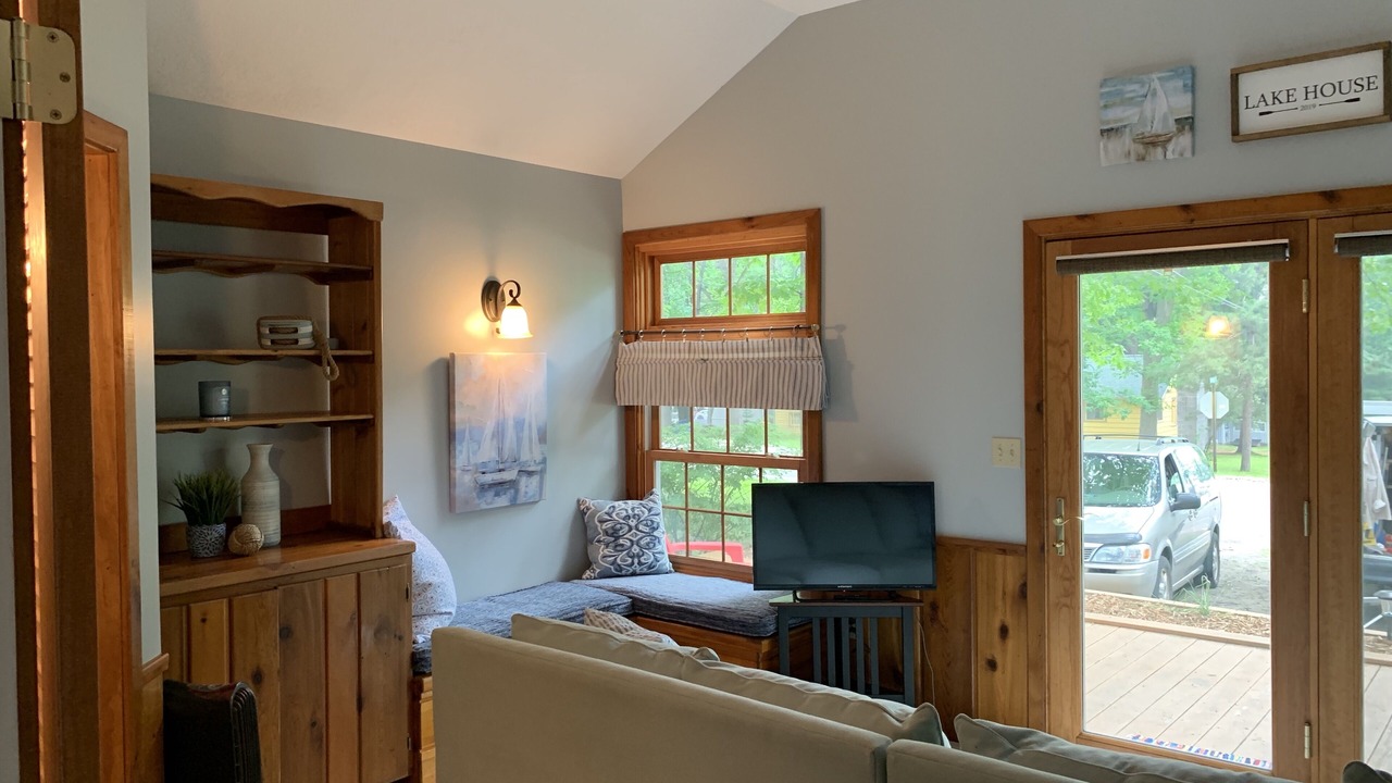 Photo of Livingroom in Higgins Lake