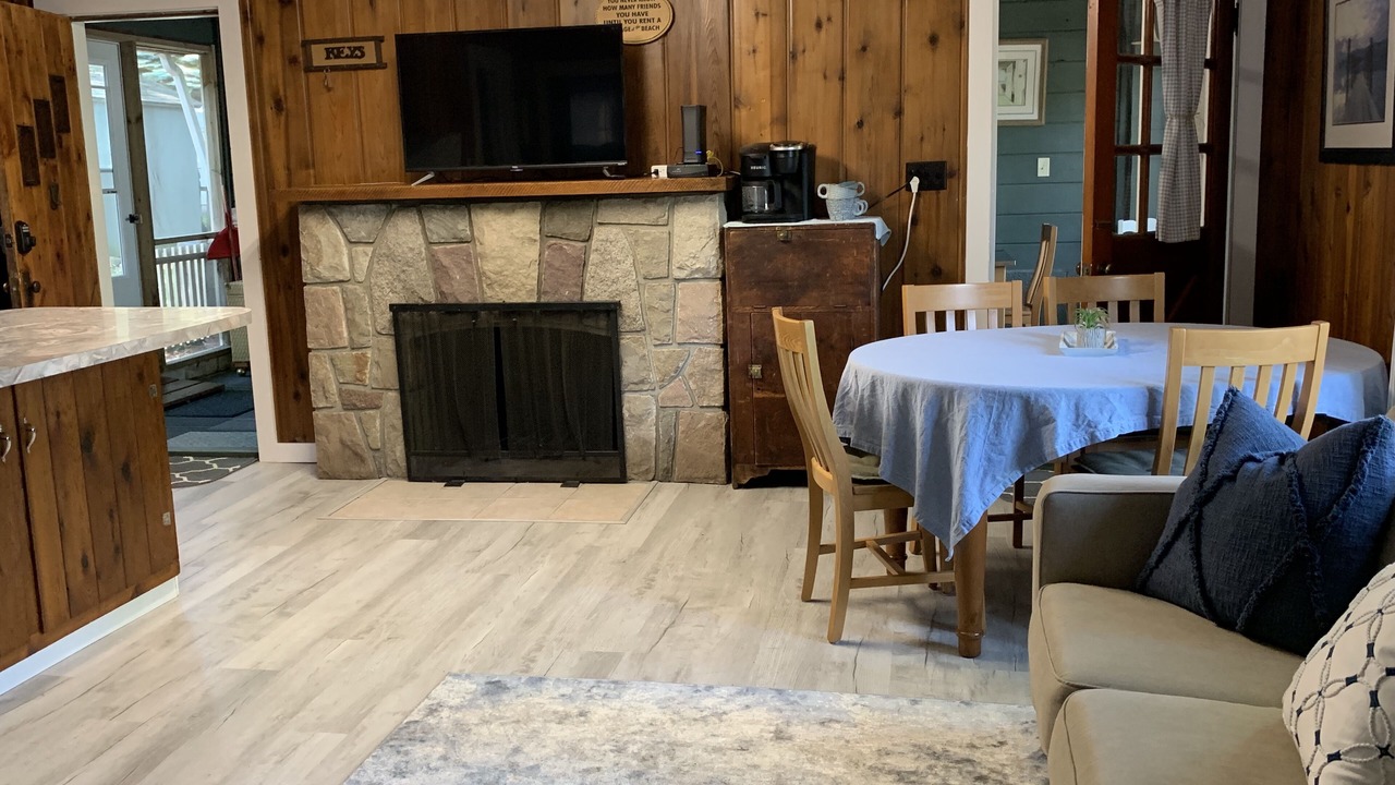 Photo of Livingroom in Higgins Lake