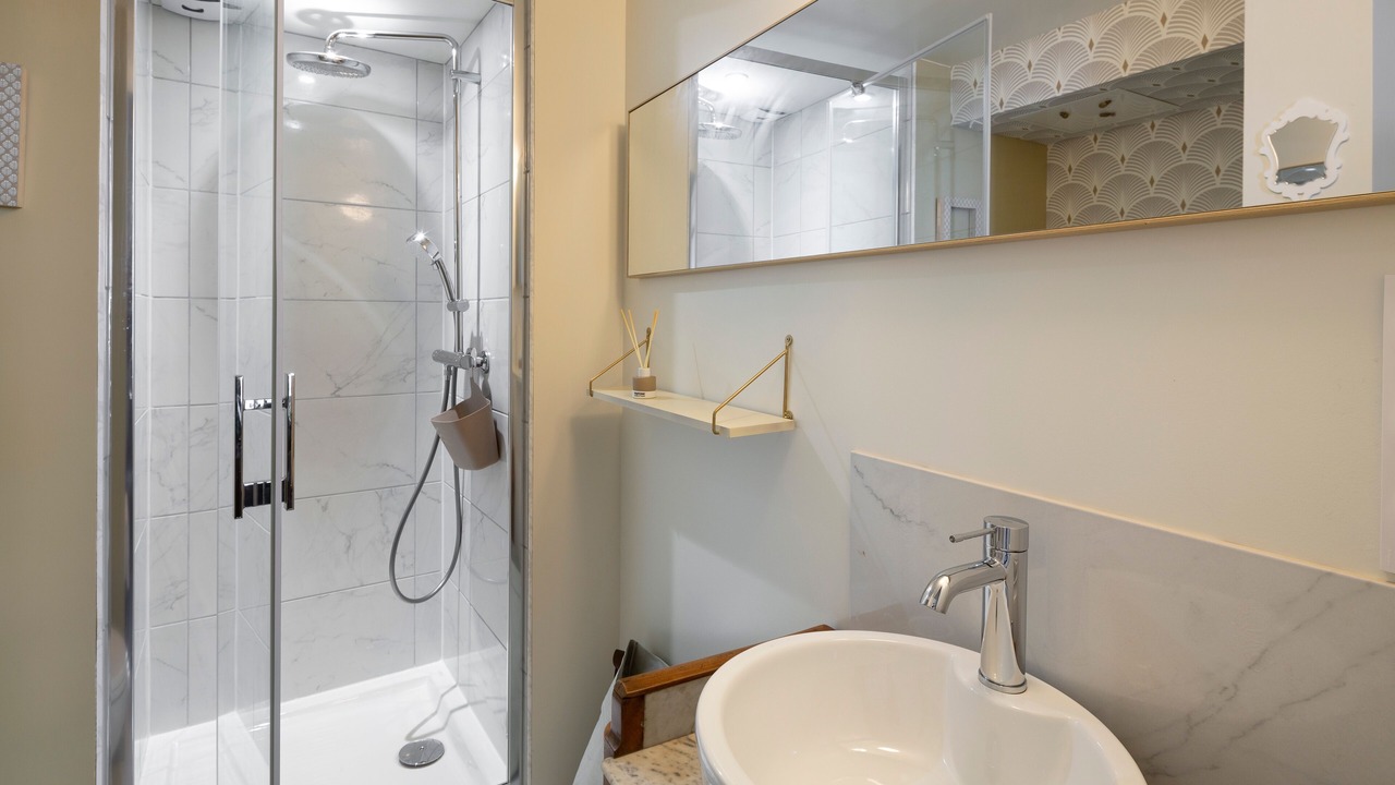 Photo of Bathroom in Centre
