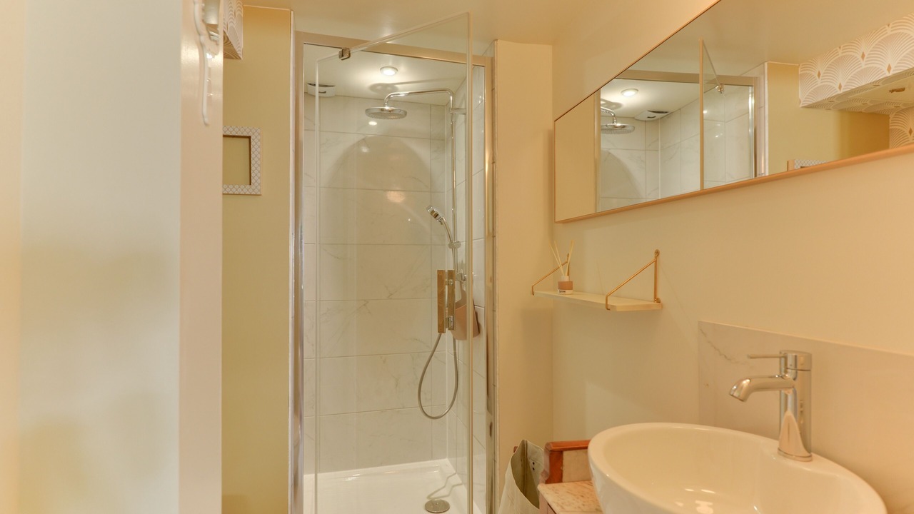 Photo of Bathroom in Centre