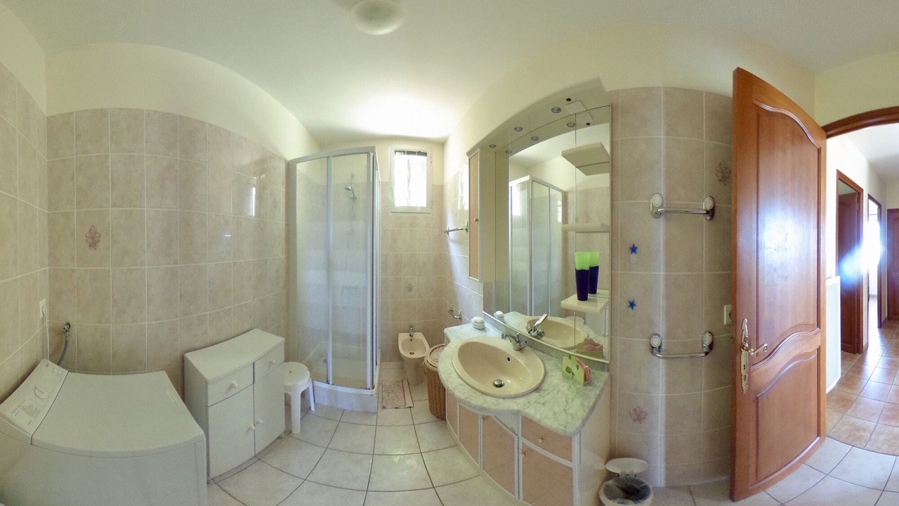 Photo of Bathroom in Laroque-des-Alberes