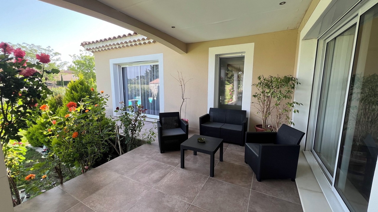 Photo of Patio Balcony in Sainte-Cecile-les-Vignes