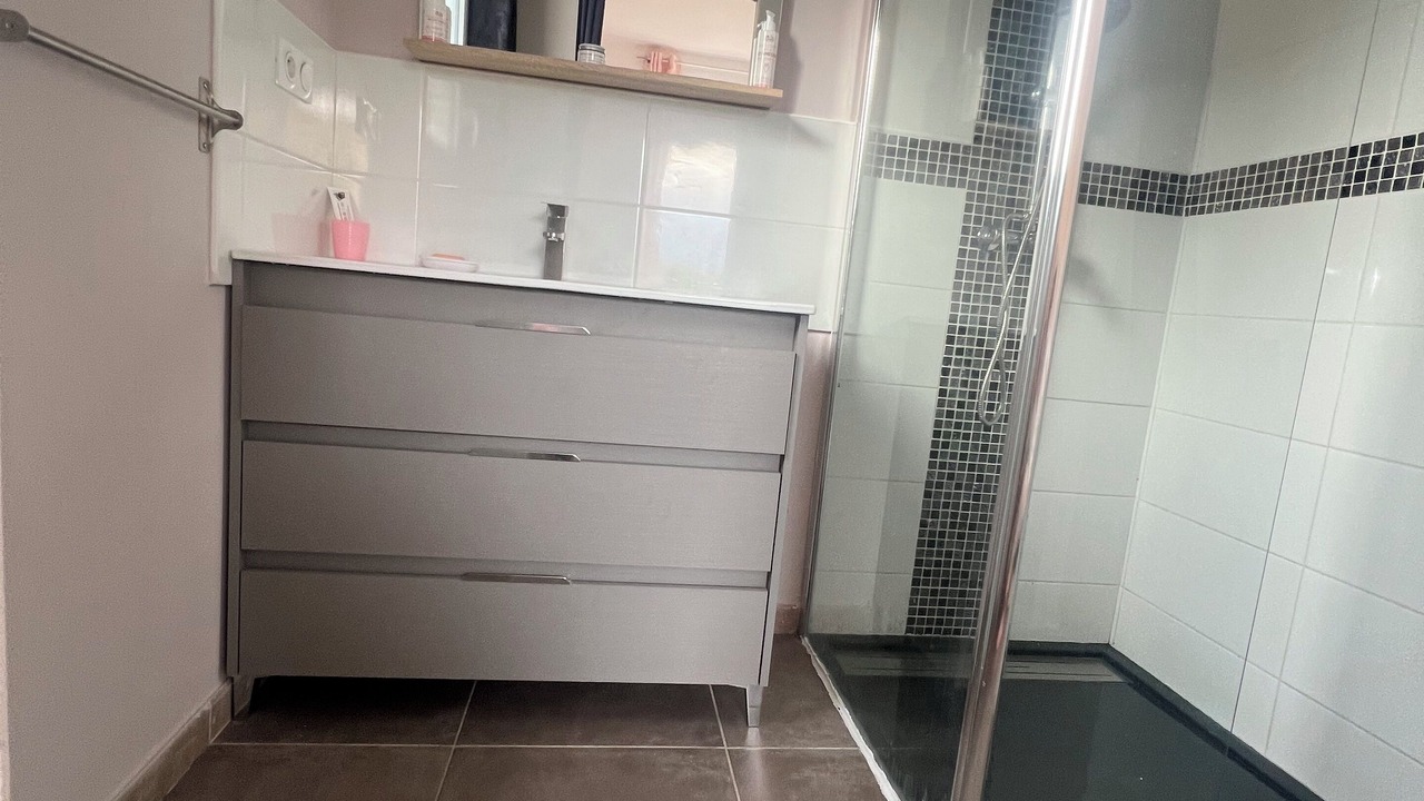 Photo of Bathroom in Sainte-Cecile-les-Vignes