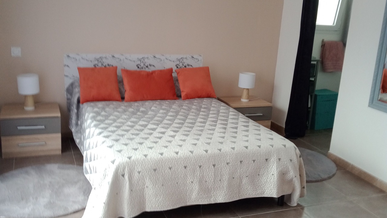 Photo of Bedroom in Sainte-Cecile-les-Vignes