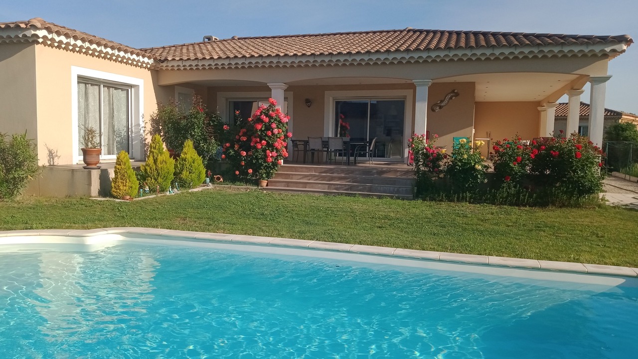 Photo of Outdoor in Sainte-Cecile-les-Vignes