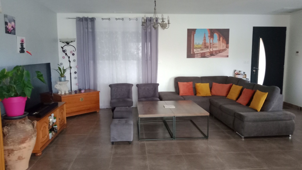 Photo of Livingroom in Sainte-Cecile-les-Vignes